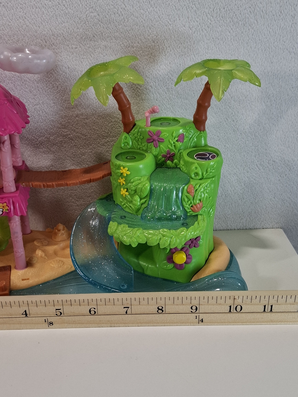 Hatchimals Tropical Playset - Pink & Green Island Adventure - Picture 10 of 11